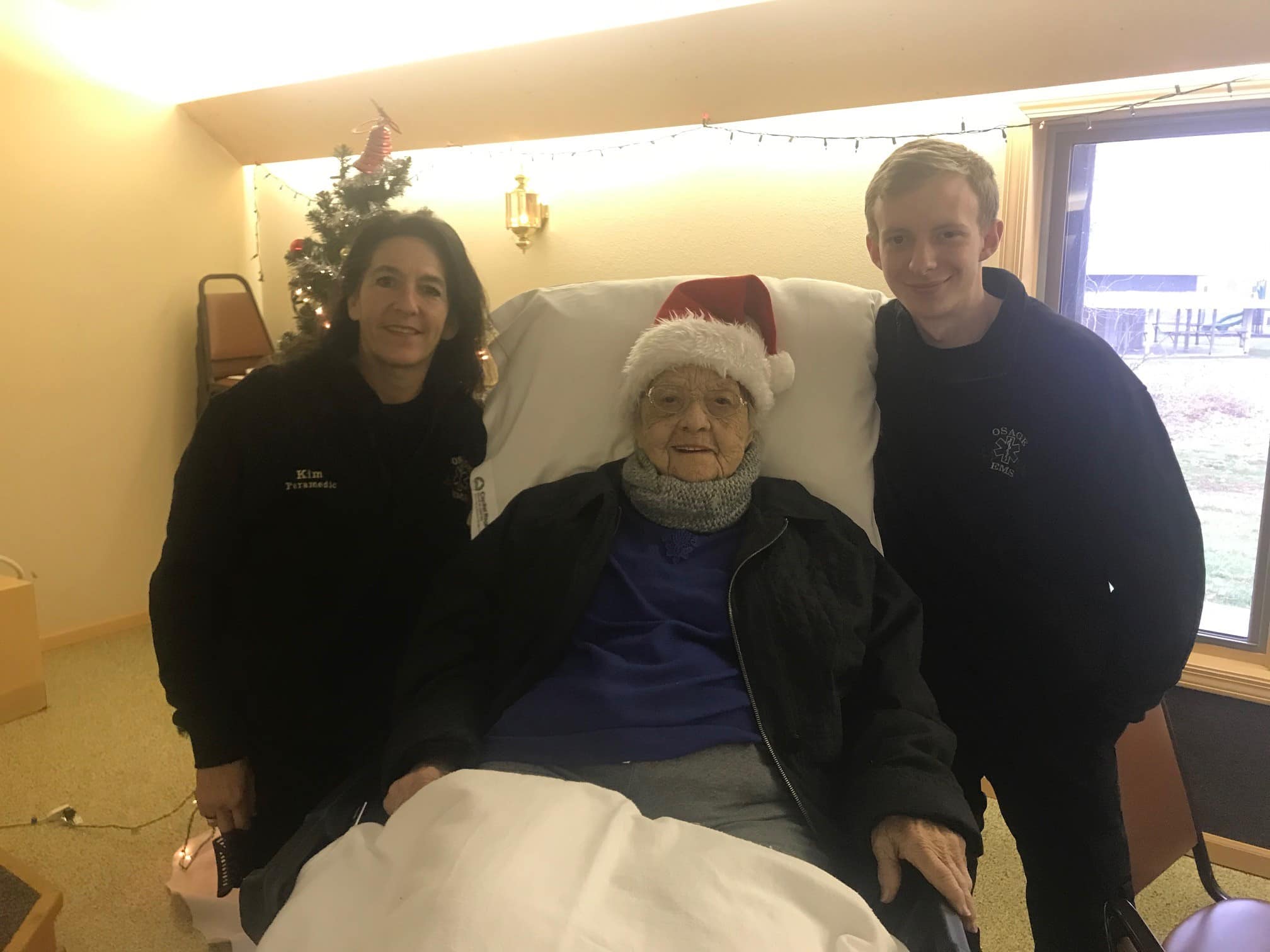 Sentimenal Program volunteers spread holiday cheer