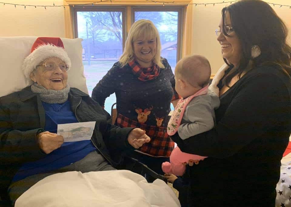 Sentimenal Program volunteers deliver a Christmas card